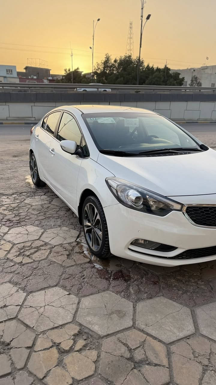 السلام عليكم 
كيا سيراتو مديل 2014 مكفوله من الضربه والحادث وارد خليكي بيه بارد كد اصبع وكارت بالباب كد اصبعين سياره على وضع الشركه رقم بصره جديد تحويل شرط 
شفتات تحكم استيرن جهتين ويل كب لد امامي خلفي 
مكينه 1600 مكفوله من الفتح 
السعر 132 
***********
مكاني البصره
