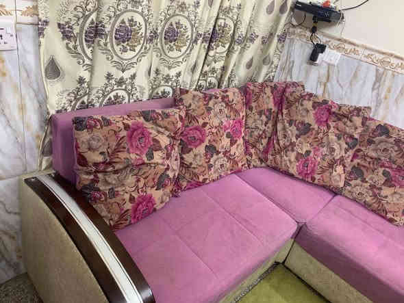 السلام عليكم تخم للبيع ديوان عشرمقاعد تركي 10 مقاعد نضيف ويا طبلة دائرية مابي اي نقص السعر 250 وبي مجال للاستفسار الاتصال ***********
