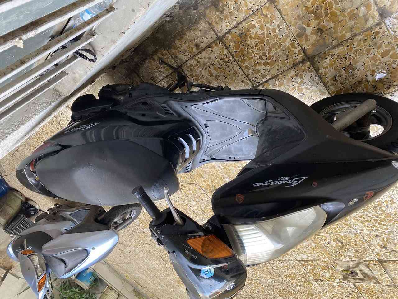 سلام عليكم دراجه بريز للبيع نضيفه السعر ٥٥٠ وبيه مجال مكاني مدينه الصدر الرقم ***********
