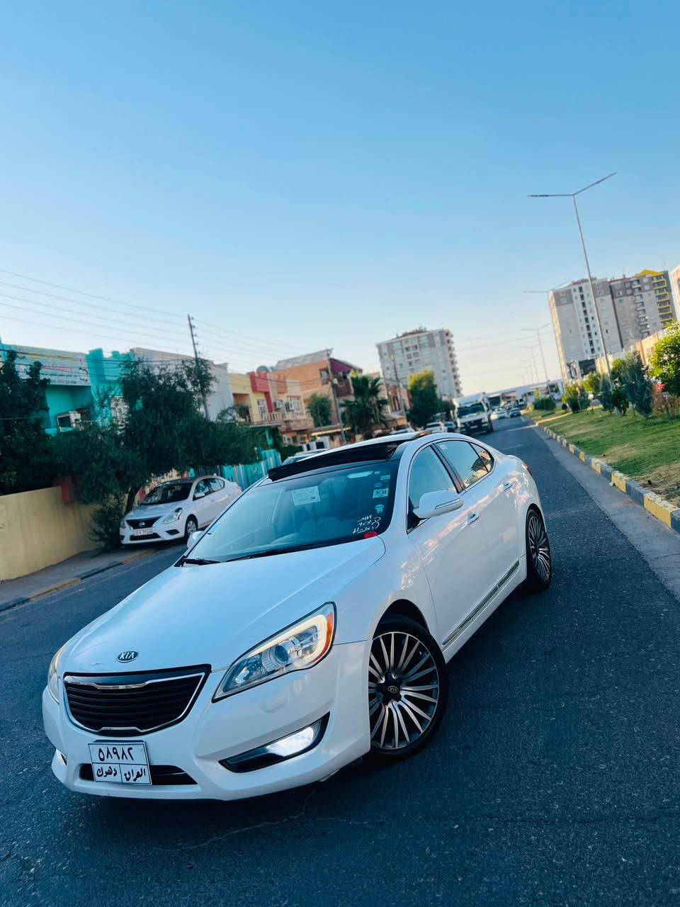KIA Cadenza 2013
زور خاوينه 
گير و مه كينه به شه رت نه كرايته وه كه پسه 
ته قه و ره قه و ته بريت به شه رت 
فول فول مواسه فات 
پانوراما په رده 
ده رگاو جاملغى سبوغه بئ ناوگرتن 
ئه رباك هه مووى به شه رت 
٢٥٠ هه زار رويشتوه 
١٢ وه ره قه غرامه ى له سه ره 
ره قه م دهوك 
ناونيشان هه ولير 
*********** أربيل, العراق
