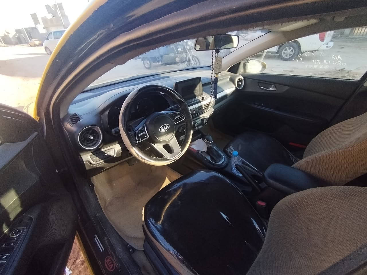 السلام عليكم فورتي وارد أمريكي رقم بغدآد مكانهه بل دوانيه مصفره هيئه وغرامات محرك الفين دوش كير اي تي سعرهه 117 وبيهه مجال حك الجيه رقم *********** راسلني واتساب ادزلك سونار
