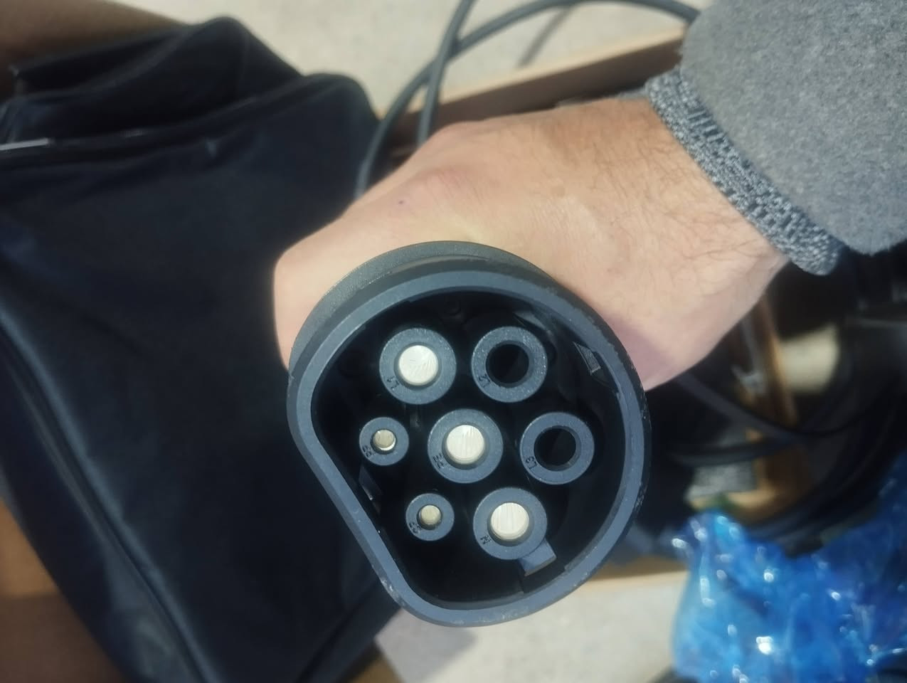 شاحن سيارة منزلي جديد سمارت عل اول تم ٩٠ الف
***********
