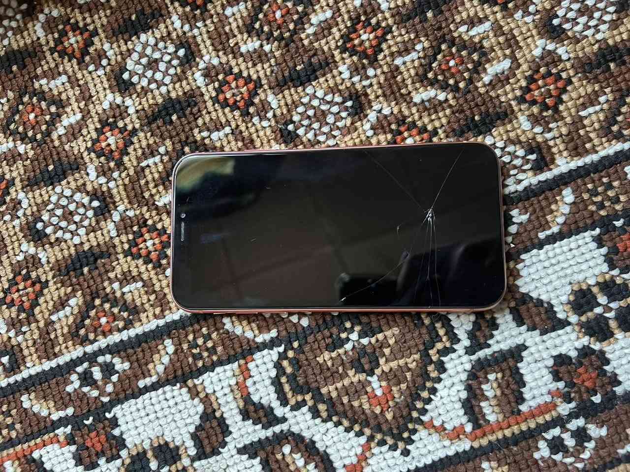 شباب السلام عليكم وقت تلفون للبيع اكس ار مبدله بالشاشه 125 و في مجال. ***********
