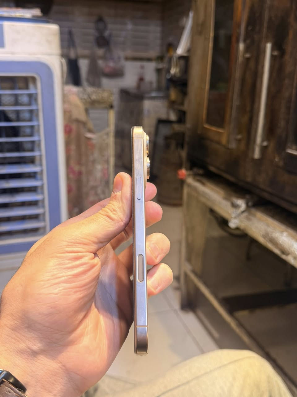 ايفون 16ابروً ماكس بطاريته 100مكاني بغداد لون دزرت مستخدم قليل مليون ونص قفل مكاني موصل 
***********
