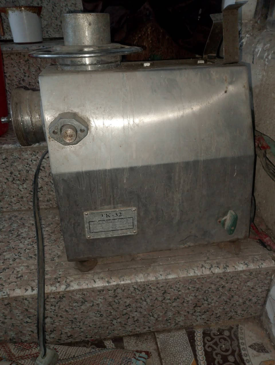 مكينة ثرم حجم 32 شغاله غراضه كامله فقط زر التشغيل والاطفاء عاطل لاستفسار الاتصال على  الرقم ***********،،، قضاء گرمة بني سعيد
