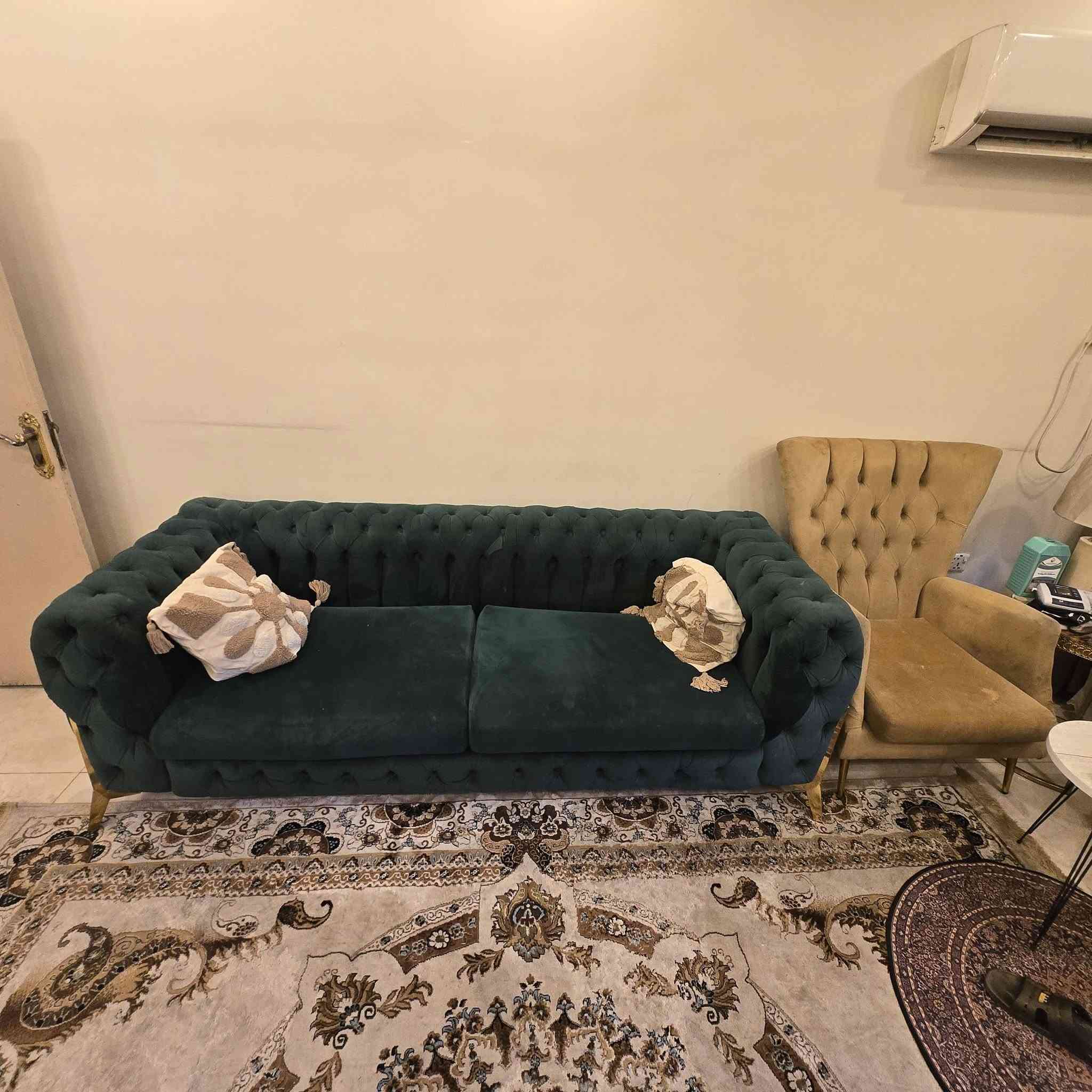 تخم  ٨ مقاعد مستخدم شوية القماش يرادلة تنضيف شوبة
المكان بغداد البنوك
السعر ٣٥٠الف
التواصل واتساب 
***********
