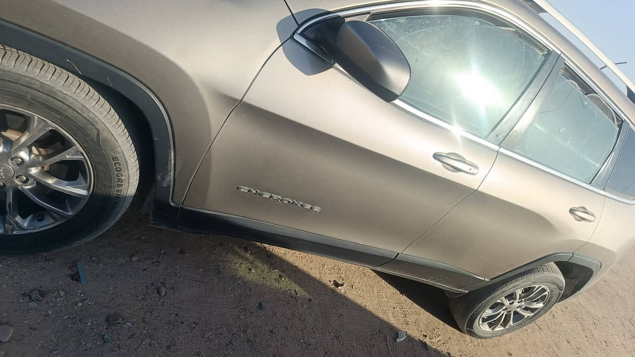 سلام ع جيب ١٩ جنطه كهرباء تو ويل محرك ٣٣٠٠ كفاله حداده جديده ضعف بل كمبريسر وطيح فلوس تبريد حادثهه بنيد سعر ١٢٠ رقم الهاتف ***********
