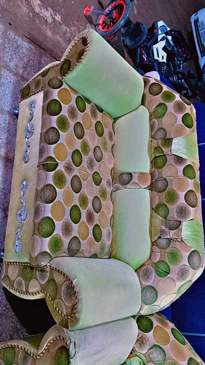 ديوان 12 مقعد تسكام نظيف كلش تسكام سعر 275 الف توصيل داخل النجف موجود ***********
