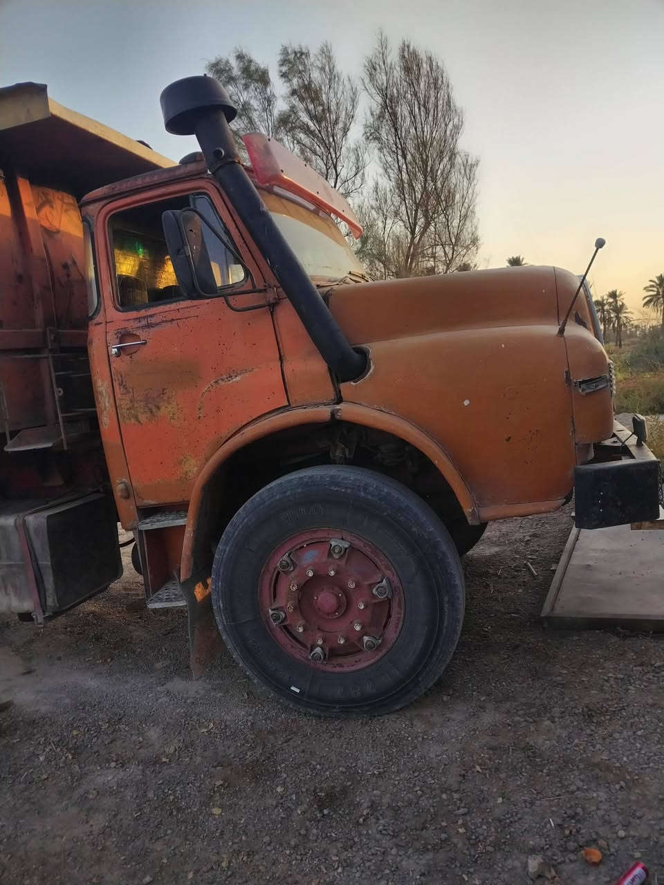 مان للبيع موديل ٨٢ محرك ٢٥ لا تنقيص ولا تبخير كير ٢٥ مال قجمه اكسل ١٨ شاصي مكفول رقم انبار تحويل ثاني يوم السعر ١٨ وبيه مجال الاتصال على الرقم ***********
