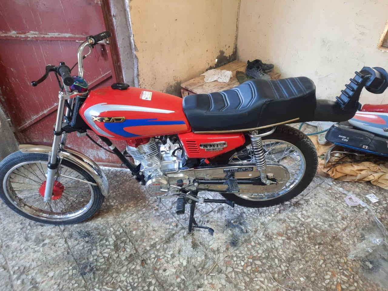 دراجه محرك تيربو الغني عن التعريف.  دراجه اوراق مديل 23 
اوراق اصولي كامله الون بلورقه ازرق بس مخلين احمر ع تناسق 
دراجه شوفه عينك طك جيس سعر 1300 مكاني مدينة هوير ***********
