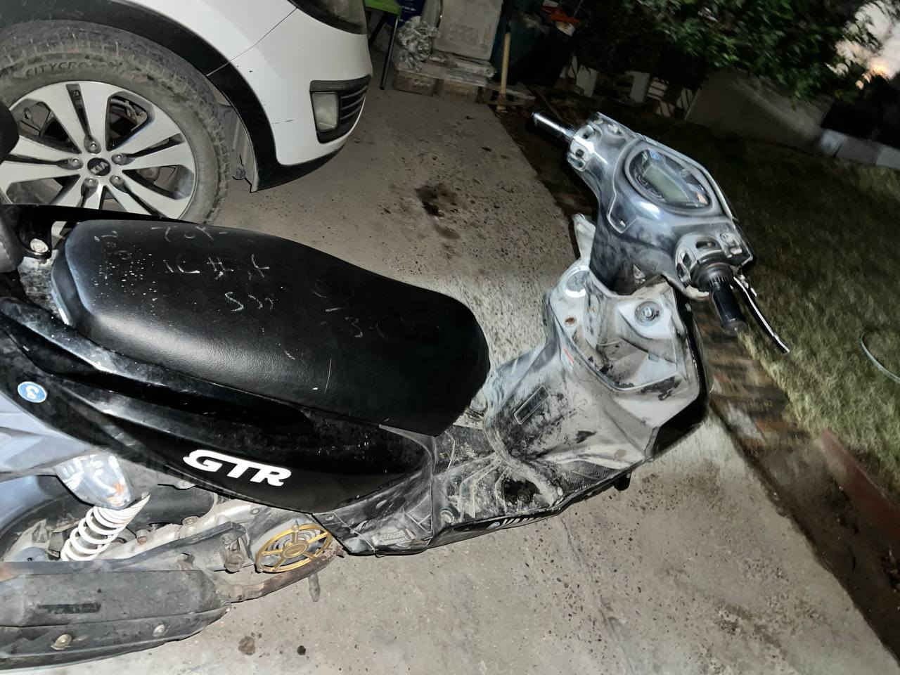 سلام عليكم دراجه جي تي ار  الدراجه دشبول ٣ الوان الدراجه كفاله كله ختم واحد فقط.الكفرات تجاري والمكينه امفيلسه فقط مامفتوحه الاكلجات رياضي اصلي مو تجاري وبيه قبق افلاوين وبيه تزويد نواعم الدراجه خرسه  للمراوس بجبلي فقط الرقم ***********المكان بياع
