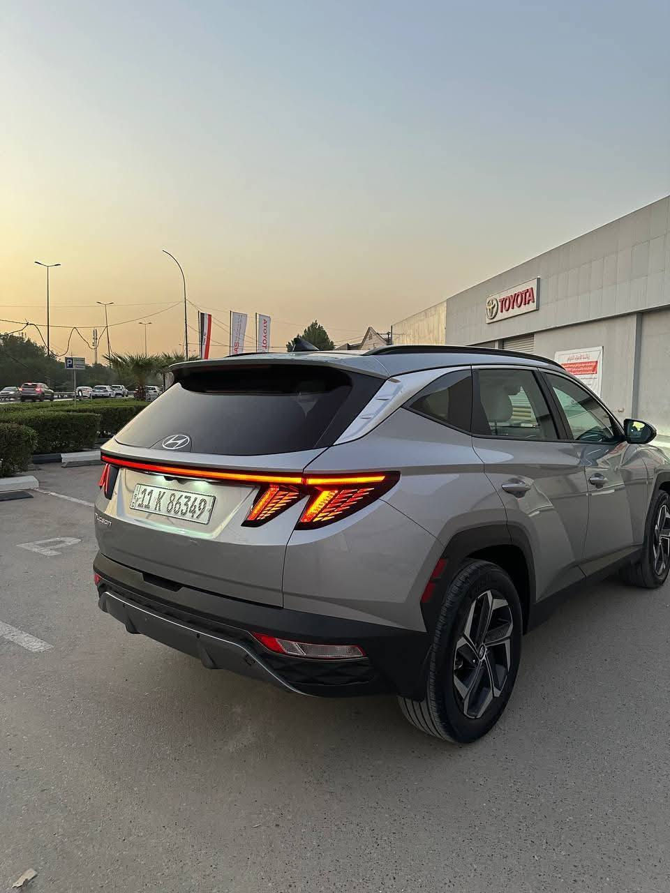 توسان 2024 هايبرد
فوول مواصفات 
محرك 1600 توربو 
 حادث تبديل قبق جنطه نفس الون وبارد خفيف  
العداد 11 الف مايل 
بصمة تشغيل
دخول ذكي 
كشنات جلد ابيض مميز 
فور ويل 
تدفئة كشنات 
تحديد مسار 
تحديد سرعة 
كامره خلفيه 
بانوراما 
مانع انزلاق 
تحكم ستيرن فول  
شاشة كبيرة ناطقة تدعم كار بلي 
شفتات تحكم بالستيرن
كير و هاند بريك دكم 
جنطة كهرباء 
اربع انظمة قيادة ايكو و سبورت و نورمال
نقطة عمياء 
كراسي كهرباء 
تشغيل   عن بعد 
تبريد قطعتين 
الضرر تبديل قبغ جنطة بلادي وبارد خفيف . 
السيارة كل الايرباكات البيها سليمة
مرقمة بغداد دولي  
العنوان : بغداد حي القاهره 
 للأستفسار ***********
متوفر واتساب
