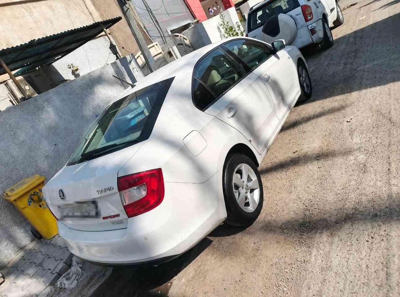 للبيع 🚗
النوع : سكودا رابيد - SKODA RAPID
الموديل : 2015
الصنف : فولكس واكن الاصلي

مواصفات السيارة :
✅ سيارة كلين حيل على وضع الشركة، ما بيها نقص برغي
✅ تبريد ثلج خير من الله ❄️
✅ منظومة لايت زنون 
✅ كير ومحرك بشرط الفحص
✅ تخم تاير جديد + باتري جديد
بس بارد بالباب على كد الشبر 
السعر ٩٠ ورقه بيها مجال 
المكان : بغداد
للاستفسار : ***********
