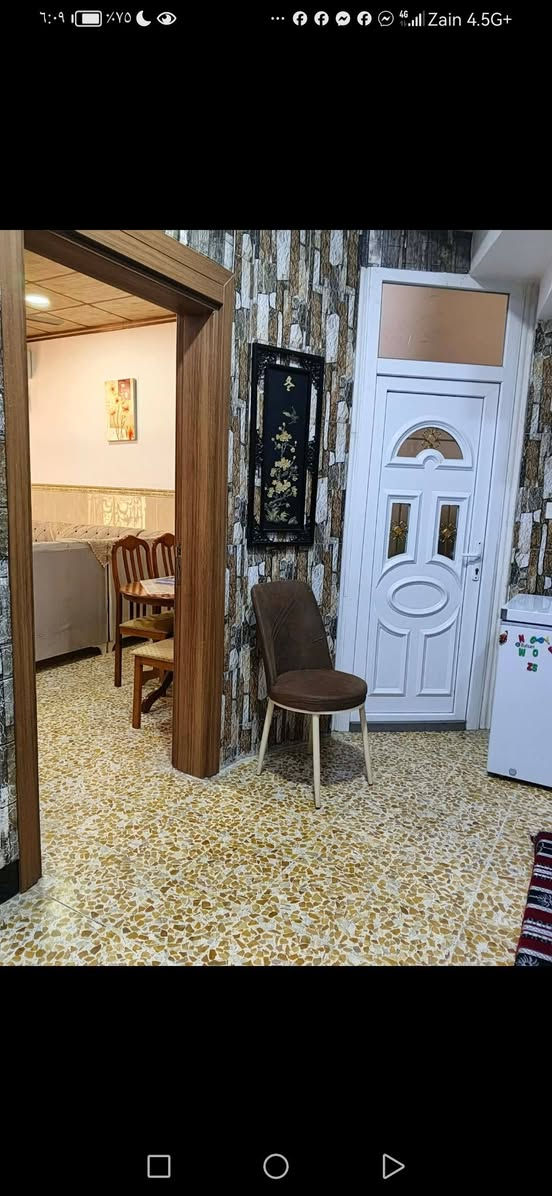 دار حديث للبيع 
الموقع : مزارع حديد (قرب سايدين شقق الحدباء وفلة العبايجي)
المساحة: 150 متر
الواجهة : 7.5 متر
الاتجاه : شروق ابتدائي
عرض الشارع : 8 متر
سنة البناء : 2020
صنف العقار : بستان ملك صرف
ط1 كراج وصحيات خارجية وداخلية واستقبال وهول ومطبخ
ط2 ثلاث غرف وصحيات وسطح ناصي وعالي
للاستفسار
***********
***********
نستقبل طلباتكم العقارية بيع شراء ايجار
