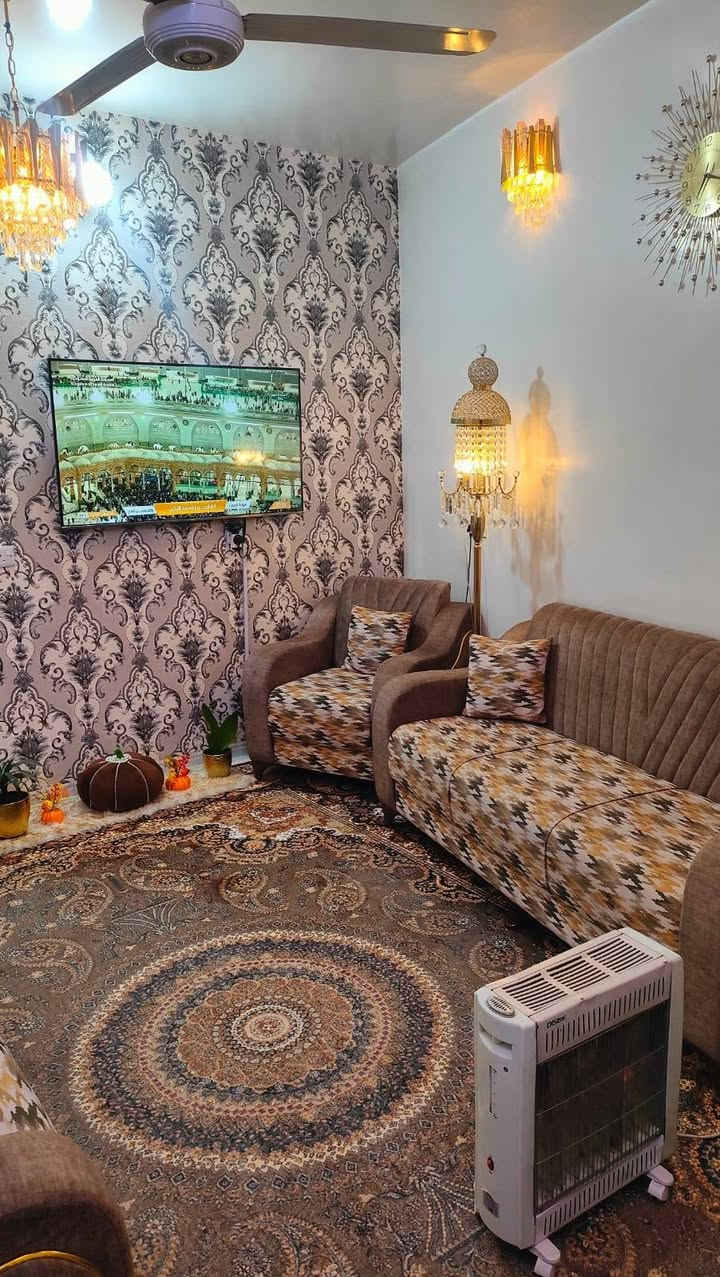 مشتمل للبيع داخل قيصرية 

الأعظمية الاخطل قرب قصر بلاسم البيت مجهز بالكامرات

ومجهر دكت تبريد على كل البيت 

المساحة 55 م

المواجهة 3.75 م

يحتوي على الارضي صالون ومطبخ وخدمات

الأول 2 نوم

السعر المطلوب 170 مليون 

يمكنكم إرسال عروضكم العقارية ( اراضي _ دور _ عمارات وكل ما يتعلق بالعقار ) ما عليكم سوى إرسال المعلومات برسالة واذا كان متوفر صور للعقار لعرضها في المكتب وعلى صفحتنا على الفيس والله الموفق

=========================

للاستفسار اكثر الاتصال على هاتف

***********

*********** ابوجنة
