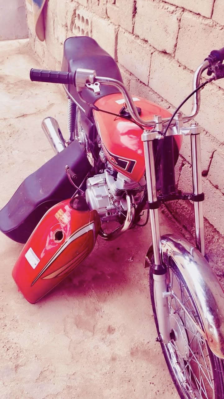 سلام عليكم نامه كلك كلك  شاصيه 22نضيف مكينه مفتوحه ولفات دراجه بيه شلعه تخبل وياه تانكي وكشن نضيفات 
سعر300وبيه مجال قليل مكان نجف كوفه عباسيه الشراي تعال خاص وهاذه رقمي بي واتساب***********
