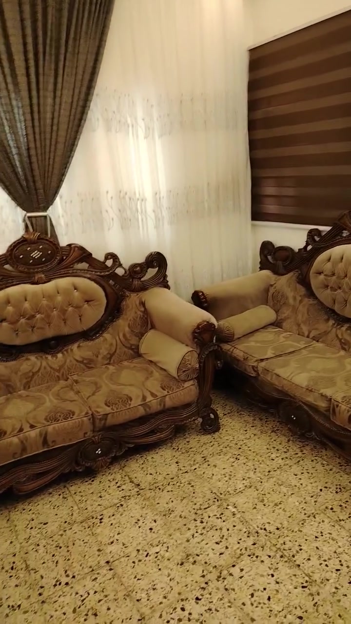 السلام عليكم
تخم خشب زان
عدد المقاعد 10
السعر 500
العنوان بغداد حي الأمين
هاتف ***********
