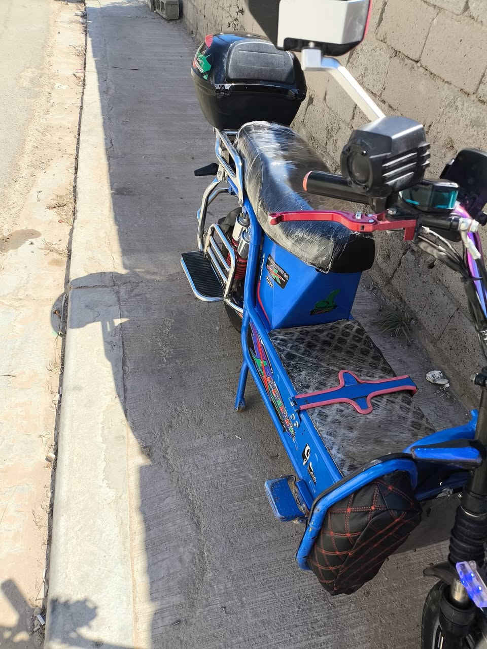ا
للبيع جبلي موديل 25 
بطاريات عشره ونص يقرن فول  سته باتري 
نضام سويج +بصمه تشغيل عن بعد
ماطور نظيف كهربائيات كلها شغاله اي نقص مابيه 
دبل اشاره/نضام ار رجوع للخلف 
4سرع+مثبت سرعه
دبل اشاره /يمين يسار 
سعر 525, بيه مجال لشراي 
***********
+9647827587898

