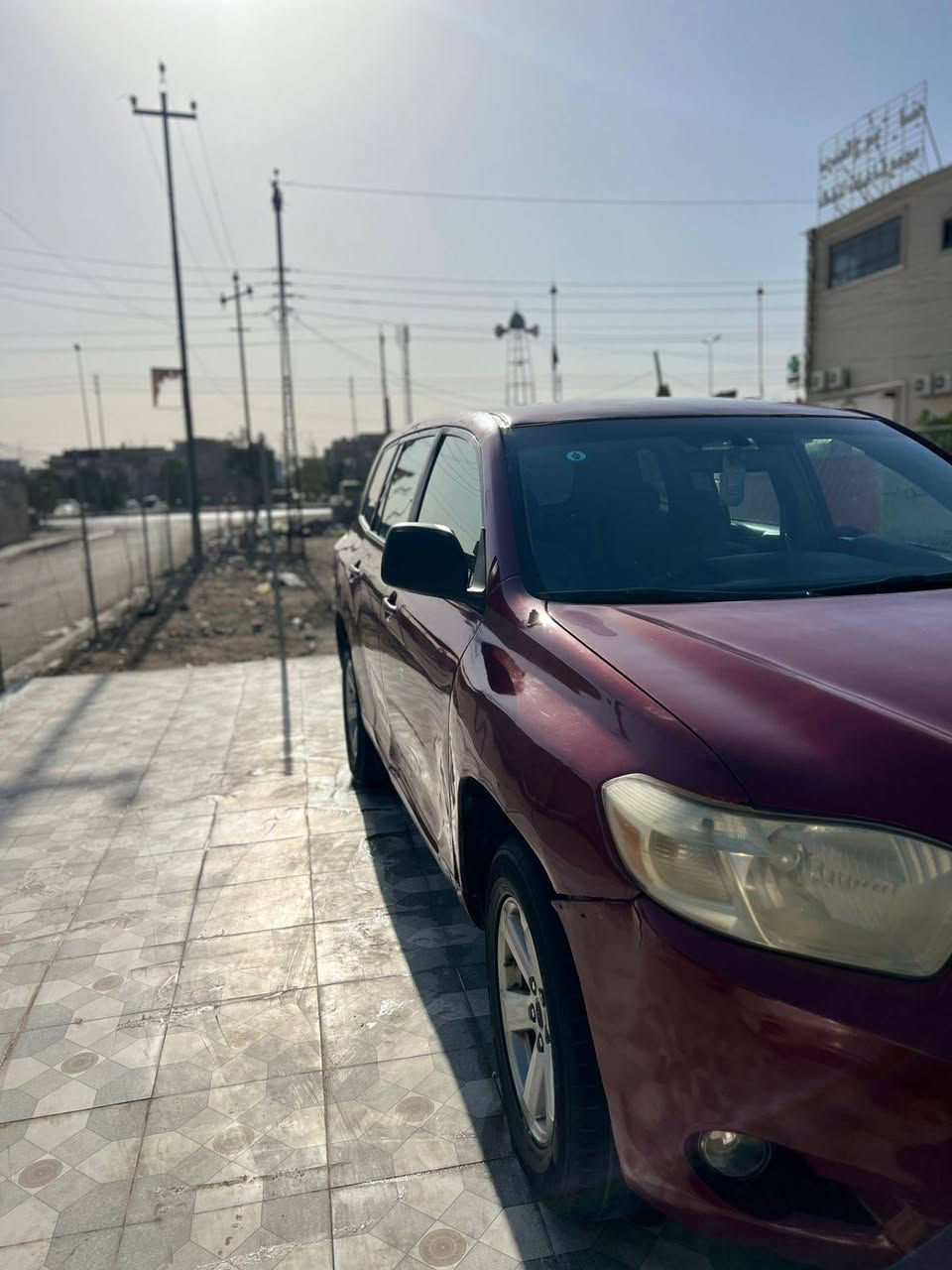 سلام عليكم 
هايلندر ٢٠٠٩ رقم بصره انكليزي 
السياره مكينه ٦ سلندر كير ومكينه جدد  
كهربائيات كله شغاله 
مصبوغه عام بدون ضربه فقط جاملغ مبدل ولباقي كله ليبل واحد 
لسعر 82 ولشراي يشلع عيوني 
مكاني بصره 
رقمي 
***********
