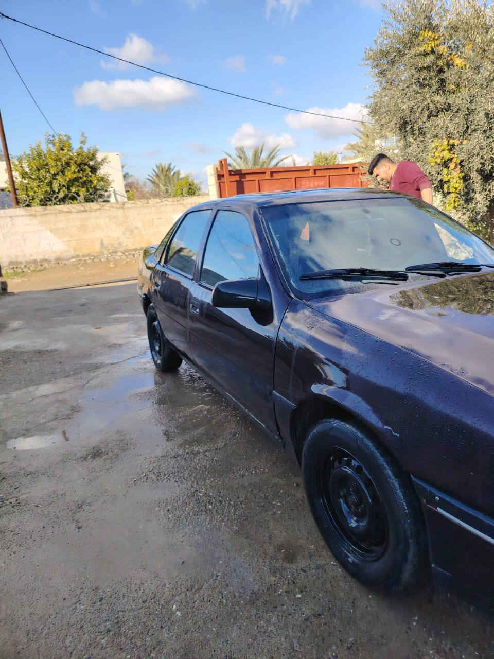 السلام عليكم... بيع مستعجل 
أوبل فكترا موديل 1991
محرك 20
محرك وگير شرط 
رقم انگليزي تريد تحويل تريد وكاله 
كهربائيات شرط السعر 32  وبيها مجال... 
رقم الهاتف/ ***********
