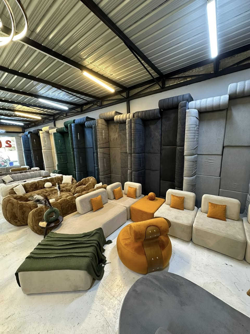 اي موديل حبيتو؟ 
تكدرون تحجزون عن طريق الواتساب 077 60 60 90 60
