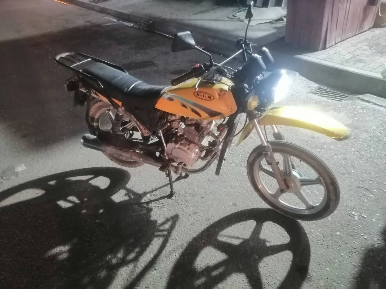 ماطور ٥ كير للبيع غراظه كله بلادي
محرك كهربائيات ما بيهه عيب كلهه شغال
سعره ٢٠٠ الف تحياتي للجميع
***********
