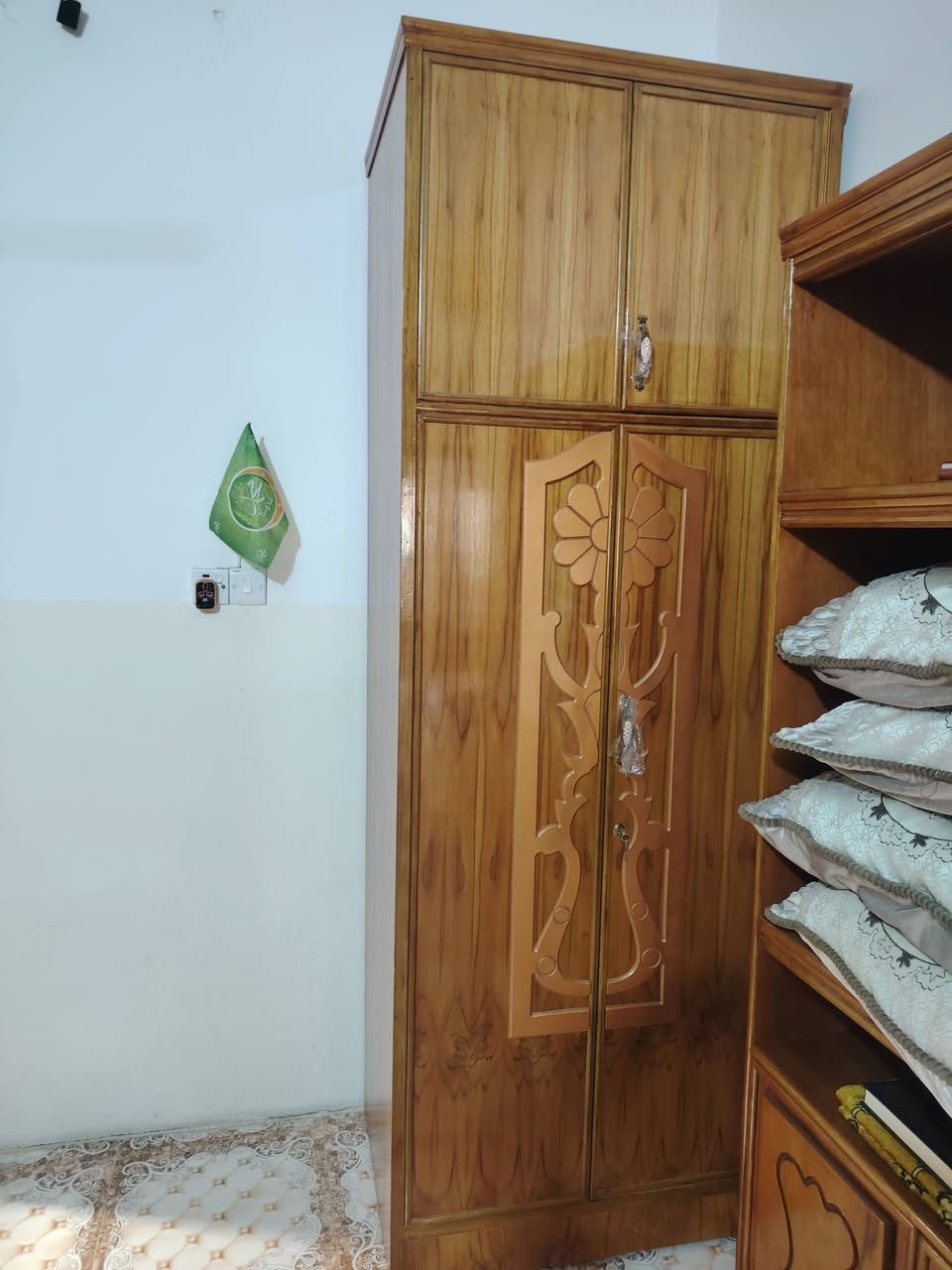 غرفه اخشاب احطاطه خشب ثخين 5 ملم وخشب ثقيل مستخدمه شي غليل السعر مليونين وربع وبيه  شي غليل الاستفسار *********** وتساب
