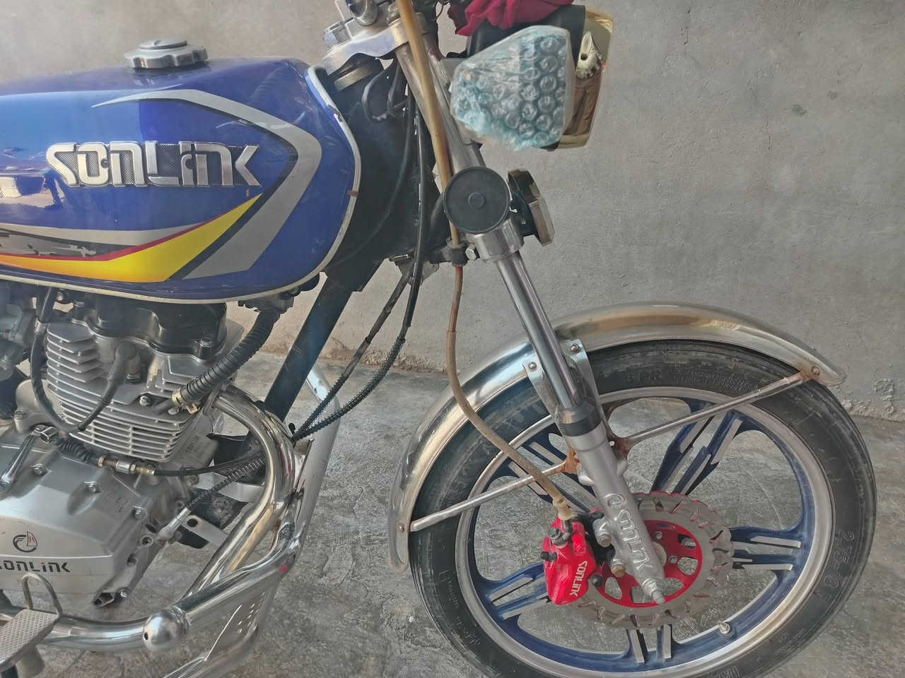 سلام عليكم
دراجه للبيع موديل 23 دراجه حلو نصبتها اوراق بيه بس وراق كارتونيه محرك ماشاء الله روعه تايرات جديده بس البريك الامامي مايشتغل سعر 625 بيه مجال شوي كلها شغل مكانه دراجه ديالي المقداديه حي المهندسين رقمي ***********
