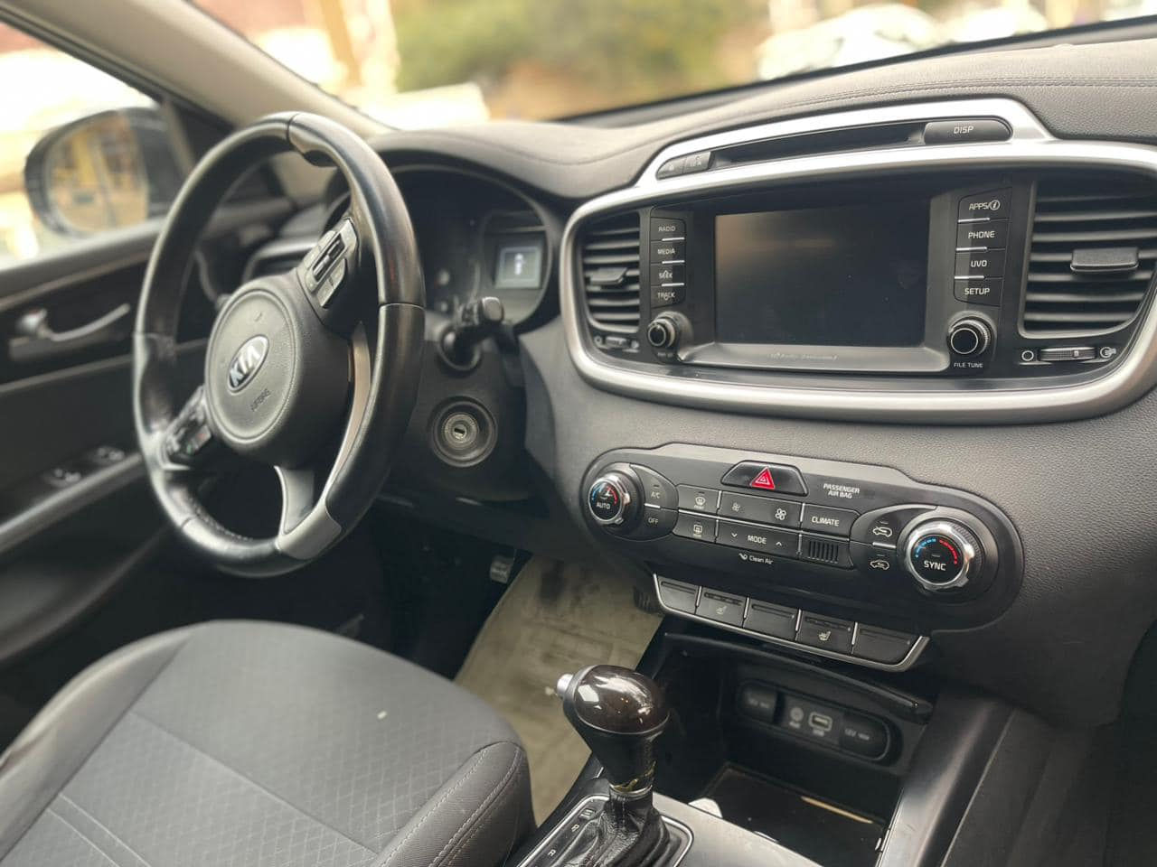 سورينتو 2017   وارد امريكي
ماشيه 75 
حادث باب خلفي فقط  
يعني قطعه وحده فقط 
صدر امامي خلفي جديد  
جاهزه من كل النواحي برغي مابيها نقص 
149 قفل قفل قفل 🔒🔒🔒 بدون عمله 
  بالخير ع ياخذها سياره جديده وما ناقصها شي  
عنوان بغداد زيونه او بلديات 
***********
 مكلف بالنشر
