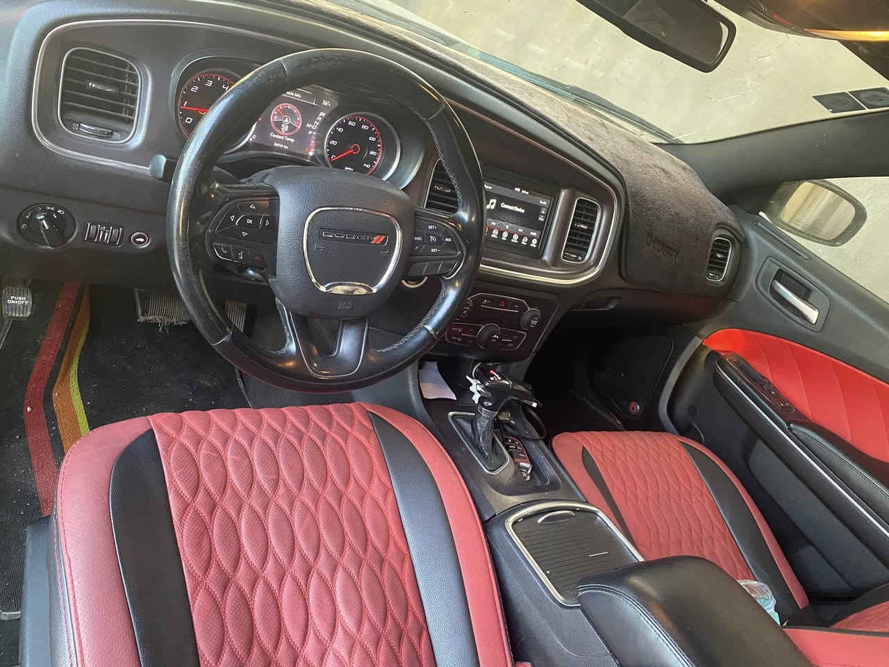 السلام عليكم سيارة جارجر sxt 2016 وارد امريكي حادثها  جاملغ وباب مبدلات بأصلي وكالة بامريكا ودعامية خلفية فقط بالعراق بيها طعجات خفيفة كلش ببابين مالت السايق والصدر السيارة بدون قطرة صبغ ابد تحكمات ستيرن كشن كهرباء السيارة مو فول مواصفات مشدودة الها شاشة وكاميرا خلفية اصلية تبريد تدفئة امامي وخلفي شغال مكينة 3600 وكفالة مكينة كير محرك سنويتها راح توصل يوم الاحد مشروع وطني ورقمها بغداد
ماشية 285 
السعر 160 وبيها مجال للشراي 
تحويل ثاني يوم العنوان البصرة/قضاء المدينة
التواصل واتساب فقط ***********
