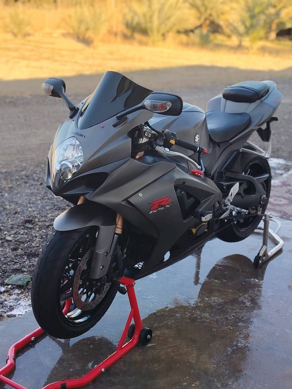 شبابنه الطيبين الدراجه معروضه للبيع
جكسر الف 2008وارد يابان صور مزاد موجوده ماشيه 22 الف هدرز تيتانيوم اصلي كزوز يوشمار اصلي برمجه 3 مودات يم دكتور همام لونه مميز عليه ادامه كامله من كلشي بين قوسين عوزه بس سايق والترقيم ع الابواب راح ينفتح الي بخاطره يخابرني ***********  مكان الدراجه كربلاء ما متواجد ع الفيس سعره ٥٥ وبيه مجال بصيط
