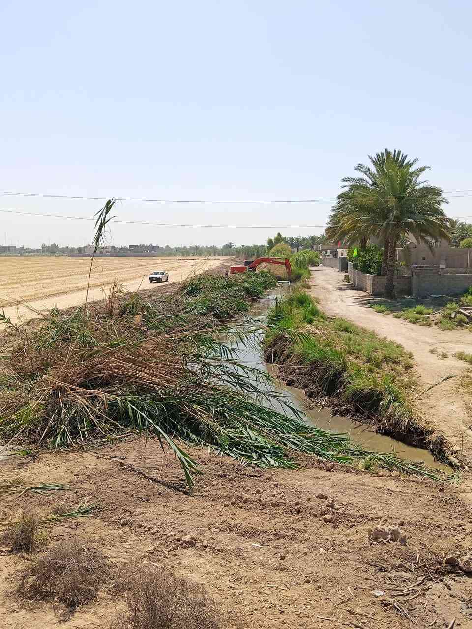 حفاره الايجار والعمل في واسط حفريه عرب شوفي خلف بستان الدفتري *********** تطهير مشاريع تفليش بوت غديمه تحميل تراب مد خطوط اساله كافه القياسات الكيلات من 60/180/110ساتيم

