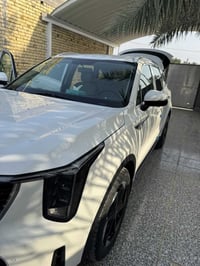 سورنتو للبيع موديل ٢٠٢٤ خليجي  للبيع ، السياره ماشية ٢٠ الف كم مواصفات...