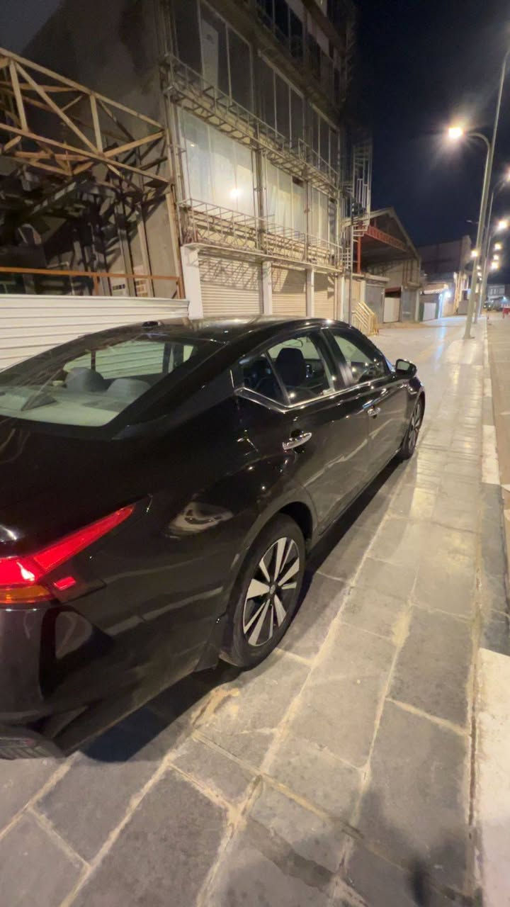 سلام عليكم  نيسان ألتيما 2022 
حادثها الجاملغ مال السايق  بدون دواخل فقط باقي كفاله تبريد حداديه جدد كلهه  جاهزه  رقم اربيل جديد   ماشيه 65 الف  السعر 160 وبيهه مجال  عنوان بصره. رقم ***********
