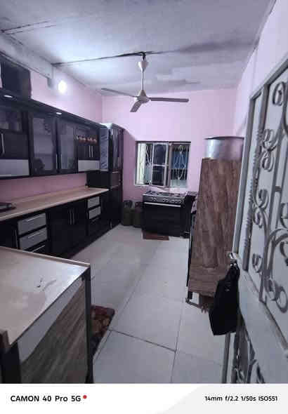 السلام عليكم بيت للبيع السعر ٥٥
في كرمه علي ابو صخير نزلت المضيف مال سيد كريم 

يحتوي على غرفتين بمساحة ٤/٥ ومطبخ بمساحة ٣٫٥/٤٫٥ وديوان ٦/٤ هول ٨/٤ معه الموزعات ::: المساحه الكليه ٢٥٠

طارمه جبيرة معه كراج سيارة رقم الهاتف ***********
