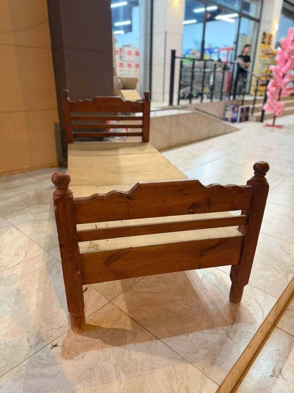 السلام عليكم 
عرض خاص ومغري
بس 55 سعر الواحد  الف🌿  
توفر لدينا من جديد تخت نفر عدد اثنين 2 نظافه 💯💯 شغل ثقيل درجة اولى  
للاستفسار وتساب *********** مباشر ***********🌹 
ومستعدون لشراء الغرف النوم المستعمله و الكناتير 🌷
