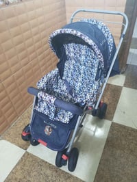 عربانة طفل • نظيفة • جلوس ومنام