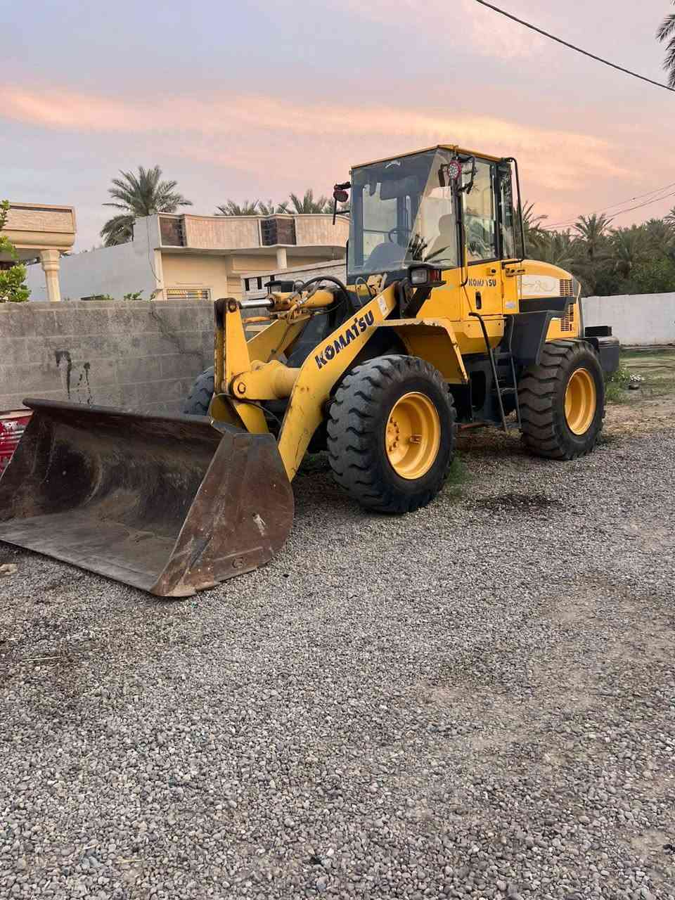 شفل كوماتسو200 نظيف جدا على وضع الشركة مع شوكية بلادي موديل 2002 رقم الهاتف ***********
