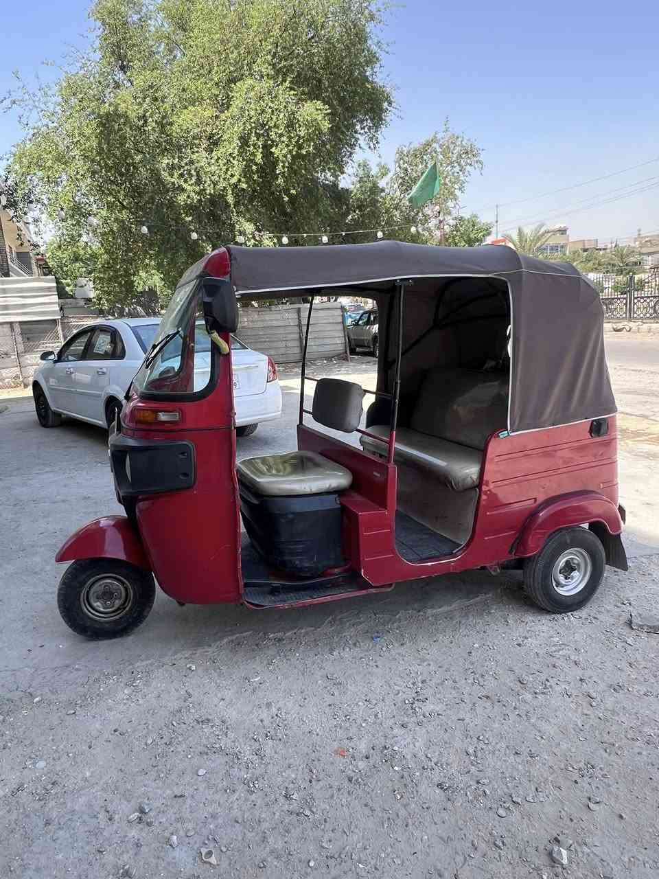 تكتك 19 رقم بغداد لاظربه ولا صبغ بس الدوسه الاماميه بيه خياس من وره تاير الباقي كلشي مابيه بلاديه بلاديه السعر 4900 بيه مجال قليل حك جيتك ***********
