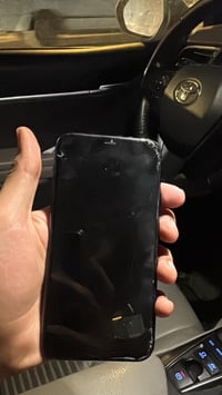 11 pro 64  كلة بلادي ممفتوح بي كسر ب الكلاس  للبيع ب 150  بطارية 78%  ...