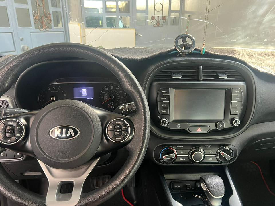 السلام عليكم صول للبيع موديل ٢٠٢٠ اللون سلفر رقم بغداد الضرر تبديل جنطة نفس اللون بدون دواخل مواصفات الصول معروفة نقطة توقف وانظمة قيادة محرك دوش ٢٠٠٠  تحكم ستيرن ماشية ٥٣٠٠٠ كم مكانها بعقوبة السعر ١٥٥ ورقة وبيها مجال للشراي 
***********
