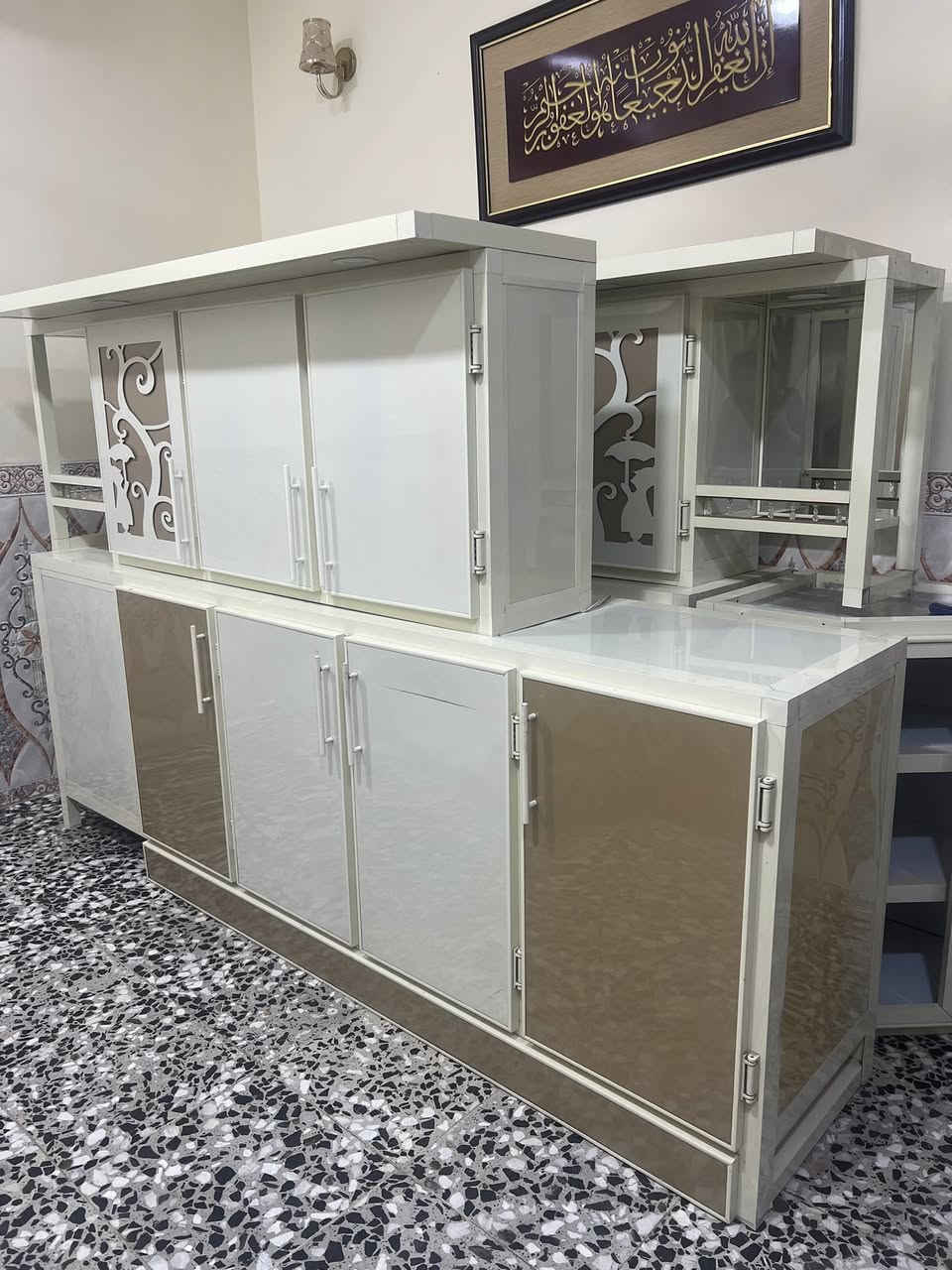 سلام عليكم
كاونتر من دون سنك للبيع 
نضيف 
***********
