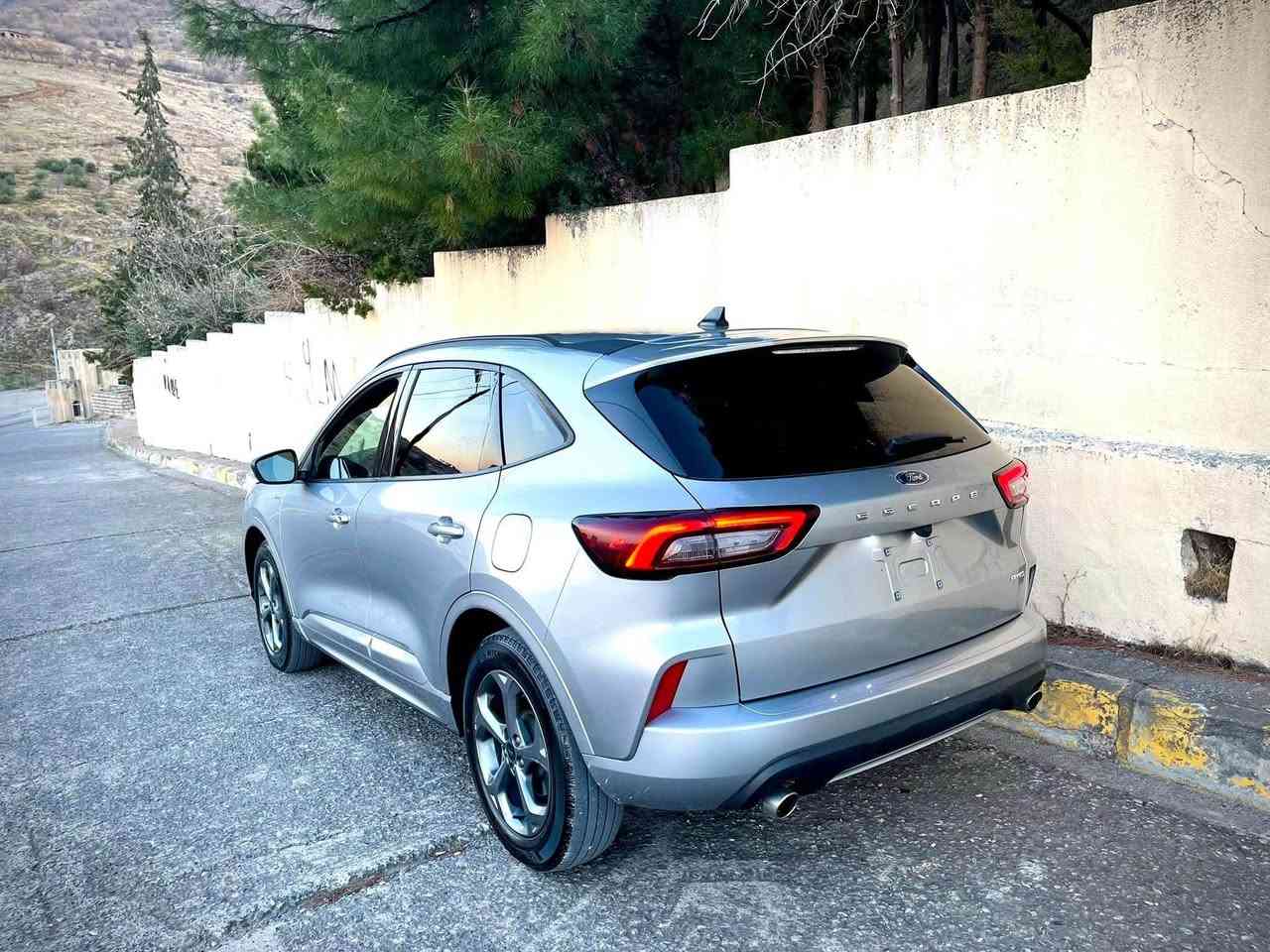 ⸻***********

🔥 Ford Escape ST-Line 2023 AWD Full Option 🔥

🤍 ڕەنگ: سلڤر
📅 مۆدێل: 2023
🛣️ ڕۆیشتوو: 34 هەزار

✅ ST-Line فۆڵ موسەفات
✅ مۆتۆری 1.5L EcoBoost Turbo
✅ AWD (دەبل ئەکسڵ)
✅ گێچی ئەلیکترۆنی
✅ شاشەی گەورە
✅ Auto Start/Stop
✅ Auto Hold
✅ لایتی LED پێش و دوا + Auto Light
✅ کۆشنی هیتەر
✅ سوکانی هیتەر
✅ کۆشنی نیو جڵد
✅ کارپلەی (Apple CarPlay)
✅ کامێرا + ڕاداری خەتی جادە + 360 Sensor

🛠 بۆیاغ:
تەنها بۆنیت و چاملغی پێشەوەی لای شۆفێر بۆیاغ کراون، بێ ناوگرتن.

✅ ئایرباگی سوکان کراوەتەوە و سیستەمەکە بە تەواوی کار دەکات.
✅ یەک دینار مەسرەفی تێدا نییە.
✅سياره كه  ره قه م كراوه

💰 نرخ: داوای بکە لە کۆمێنت، ڕاستەوخۆ بۆت دێت. 🤖

📌 VIN:

📞 پەیوەندی:
*********** (/ WhatsApp)
***********

🚘 سەیارەیەکی خاوێن، جوان و ئامادەی بەکارهێنان رانية, السليمانية

