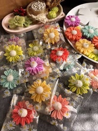 توزيعات شموع • تغليف راقي • إضافة اسم