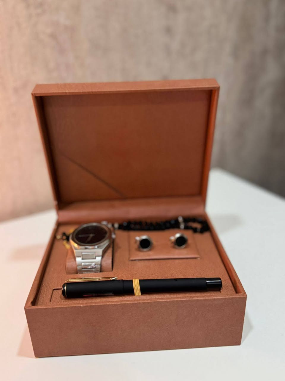 🎁 حابة تهدين حبيبچ أو زوجچ بهدية تترك أثر؟
بمناسبة رأس السنة وفرنالج بكج رجالي أنيق لعشّاق الذوق والفخامة ❤️

✨ البكج يضم:
⌚ ساعة أنيقة
📿 سبحة درجة أولى
👔 أزرار قميص مميزة
🖊 قلم راقي

كل هذا بعلبة فخمة وجاهزة للإهداء 🎀
🎉 عرض خاص ومحدود — هدية تخلي فرحتهم مضاعفة!

✨ لا تحتارين بعد… هديتهم صارت جاهزة 

#توصيل_جميع_المحافظات


**إذا كنت صاحب هذا الإعلان وتريد حذفه لأي سبب، رجاءا أرسل رسالة إلى الدعم الفني**