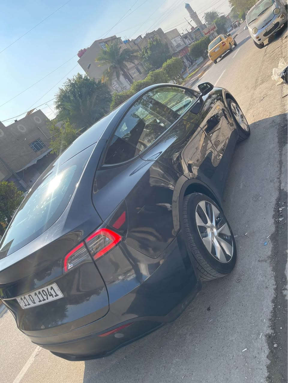 للبيع تسـلا مودل y موديل 2024
بيه ضربه جاملغ وجنطه
 بدووون ايرباك 
ماشيه  34000 كيلو قابل للزياده 
رقم بغداد ب اسمي تحويل بنفس اليوم 
السعر 23000 الف دولار 
230 ورقة 
رقم الهاتف : ***********

• سقف بانوراما زجاج
•دبل ماطور 
•420كيلو تمشيك بالشحنه الواحده 
• شاشة كبيرة حجم 15 بوصة
•تدعم جميع اللغات ومنها العربي 
•بجم كبس 
• كاميرا خلفية
• حساسات خلفية
• كاميرا امامية
• حساسات اماميه
• كاميرا جانبيه 
• كراسي كهرباء جلد 
• كراسي تدفئه
• رادار امامي
• رادار خلفي
• رادار جانبي
• مانع تصادم
•تحديد مسار 
• كاميرات 
• حساسات جانبيه
• مثبت سرعة
• كاميرات محيطيه 360° 
• تحكم بالسياره عن طريق الشاشة
• تحكم عن طريق الهاتف
• بجيك شعار عن طريق الهاتف 
• نظام قيادة آلية Auto Pilot
• عداد ديجيتال
• تشغيل تلقائي
• نظام قيادة ذاتية Full Self drive
• نظام (RCTA) للتنبيه عند الرجوع للخلف
• نظام (RSA) لكشف لافتات السرعه للطريق
• نظام (PSC) الرادار الذكي لمنع الاصطدام 
• نظام (LTA) لتحديد المسار على الطريق
• تشغيل عن بعد
• الدخول الذكي
• نظام ترفيهي كامل متكامل يحتوي على ( YouTube / WhatsApp / Tik Tok / Netflix)
•بدون ايرباك  
تخم تاير كامل جديد بغداد, العراق
