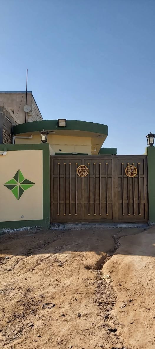 دار للبيع مساحه ١٠٠متر حي التحدي
اساس كونكريت بناء حديث طابوگ سقف كونكريت يتكون من ،

 استقبال 5.5 ×3 

مطبخ 5× 3.5 

صالة 4×4

غرفة 

منور 

ارضية بوسلين 

سقوف جبسن بورد كل البيت وانارة مخفيه 

السعر ٦٠ مليون مع المجال البسيط 

للاستفسار اكثر الاتصال على الرقم او راسل واتساب ***********
