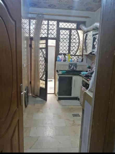 بيت طابو زراعي سند 25 مشمول بالتطويب  درجه اولى بناء طابوق معمل اساس اوسقف صب كونكريت بي غرفتين اوصاله واستقبال ومطبخ وحمام داخلي غربي وحمام خارجي مع اضافه سقف سندويج للسطح عازل عن الحراره شغل وحدادية درجه اولى 
المساحة ١٠٠ متر الواجهة ٦ متر وإلنزال ١٦ اونص
عرض الشارع ٨ متر يبعد عن الشارع العام ١٥٠ متر
منطقه راقيه جدا متكامله كافت الخدمات موجوده
العنوان كوفه قرب مسجد السهله شارع معمل الدبس شارع الإمام الصادق *********** واتساب فرع اسواق ياطيب 

السعر   60  
 بيت فول درجه اولى سقوف خسف الارضيه مرمر درجه اولى  
البيت بناء 2020 نظيف جدا 

فقط بيع اعتذر عن المراوس أو الأقساط فقط بيع
