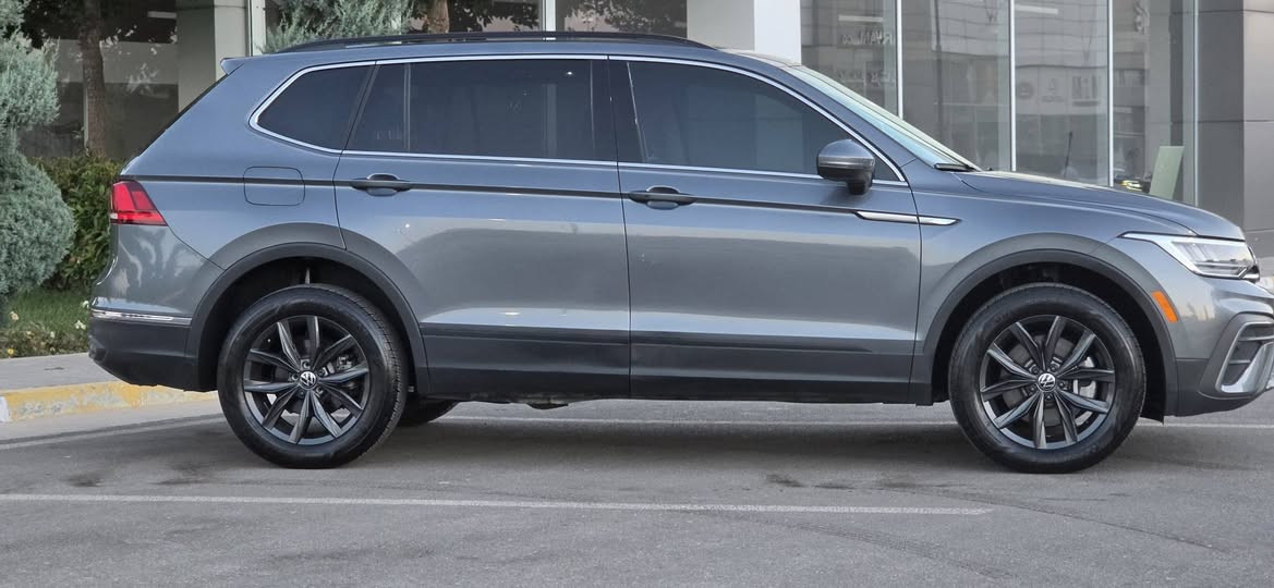 Volkswagen Tiguan SE  2024
***********
***********

se full : مواصفات

حساس امام و خلفي و جانبي

بانوراما

مقاعد تدفية

المصابح الامامية ليد

ويل ۱۹ بلاك
٧راكب

رادار امامی

فووول فووول مواصفات

المحرك :

2.0 tsi turbo

184hp

4 cylinder

4 gear Mode

Eco

Custom

Normal

Sport

ماشية 6الف مايل حقيقي

جالملغ خلفي سايق بدون الايرباك كلها سليمة
العنوان السليمانية معرض باران السليمانية, العراق
