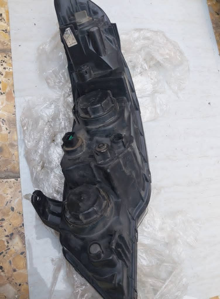 السلام عليكم ...                        
تك لايت يمنى فورتي مال حاوية. 
للاستفسار :- بغداد/كراج الخالدي  ساحة الطيران / الشارع العريض 
ابو علي / ***********
